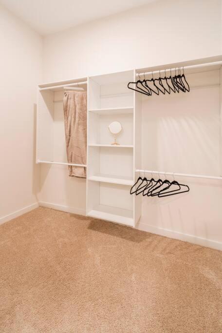 Charming Cozy Apartment With Wi-Fi & Free Parking Charlotte Exterior photo
