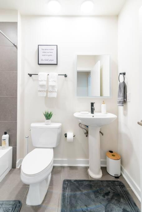 Charming Cozy Apartment With Wi-Fi & Free Parking Charlotte Exterior photo