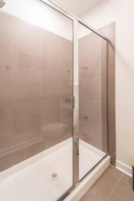 Charming Cozy Apartment With Wi-Fi & Free Parking Charlotte Exterior photo