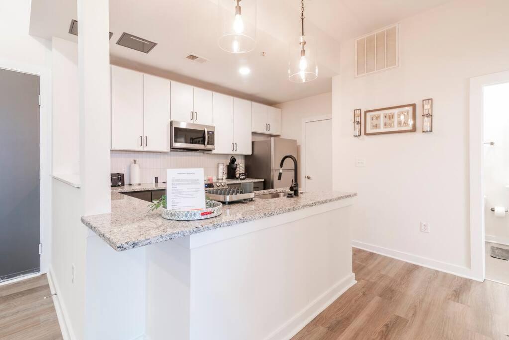 Charming Cozy Apartment With Wi-Fi & Free Parking Charlotte Exterior photo